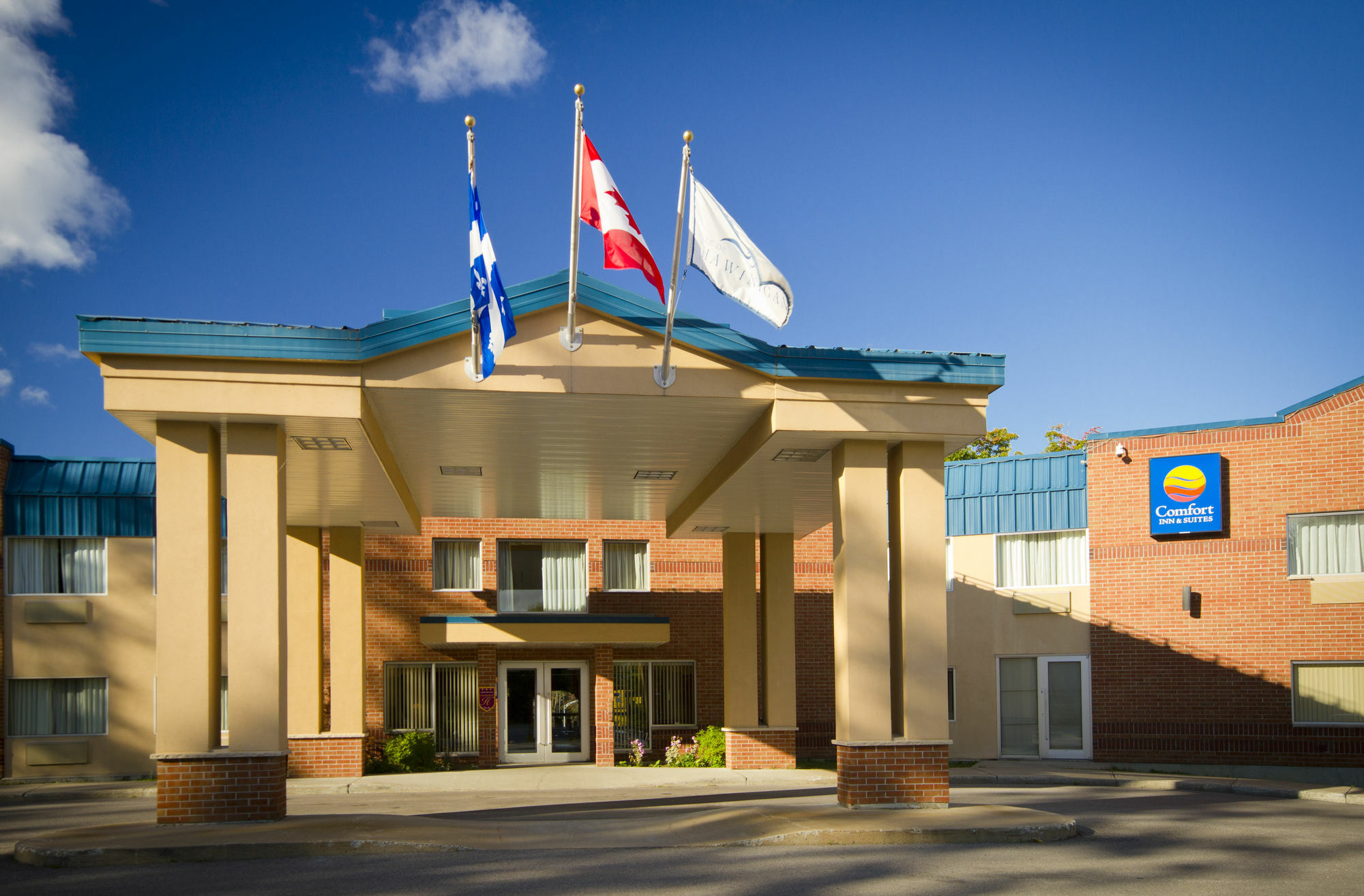 HOTEL COMFORT INN & SUITES SHAWINIGAN / #CanadaDo / Best Places to Stay in Shawinigan